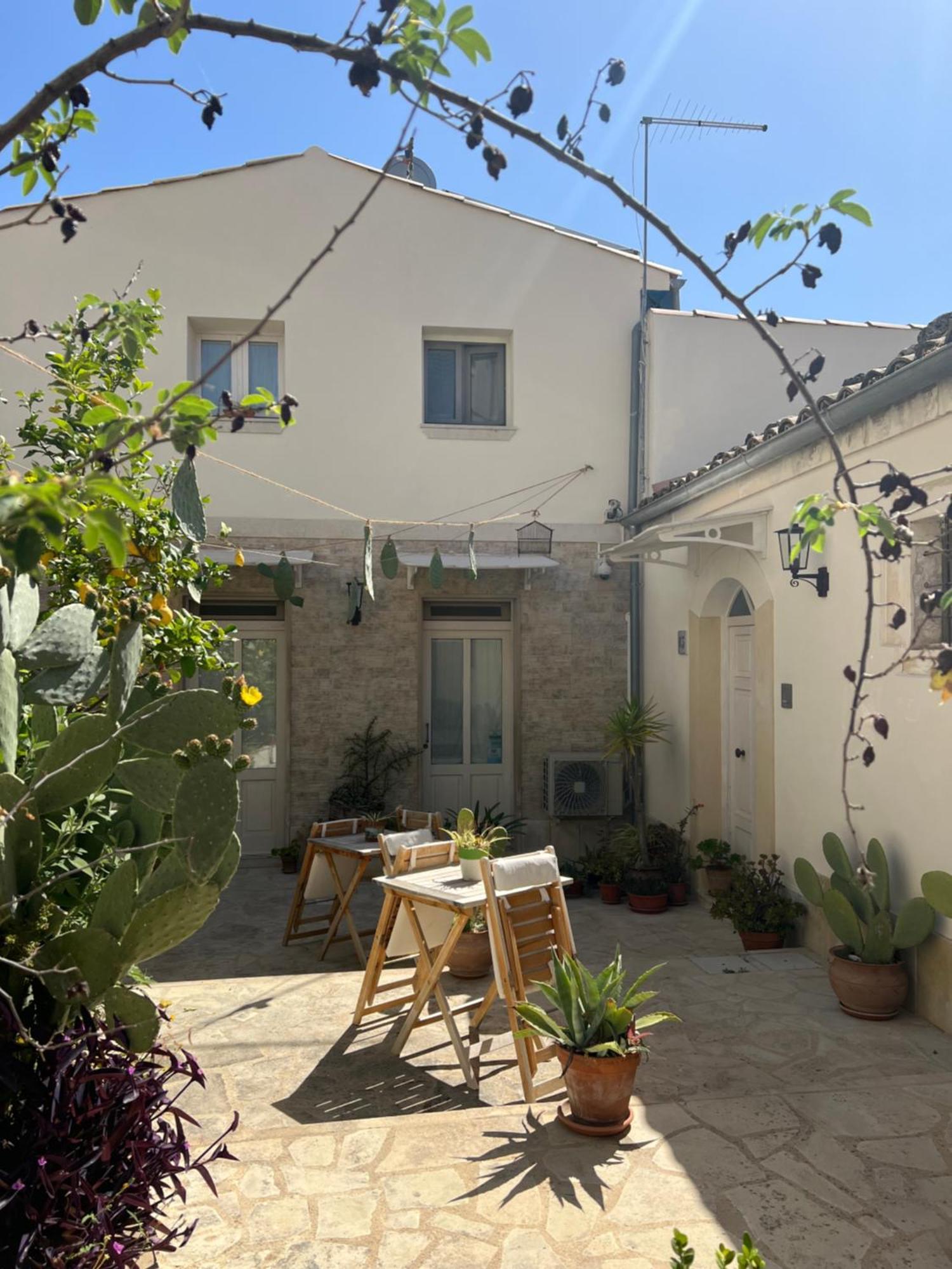 Chicchi Di Melograno Modica Exterior foto